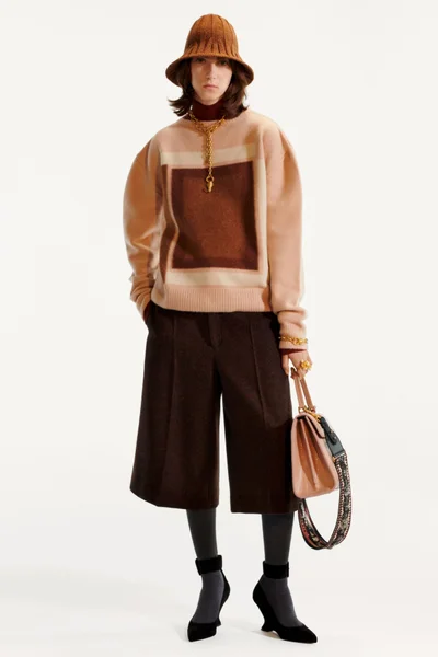 Look 10